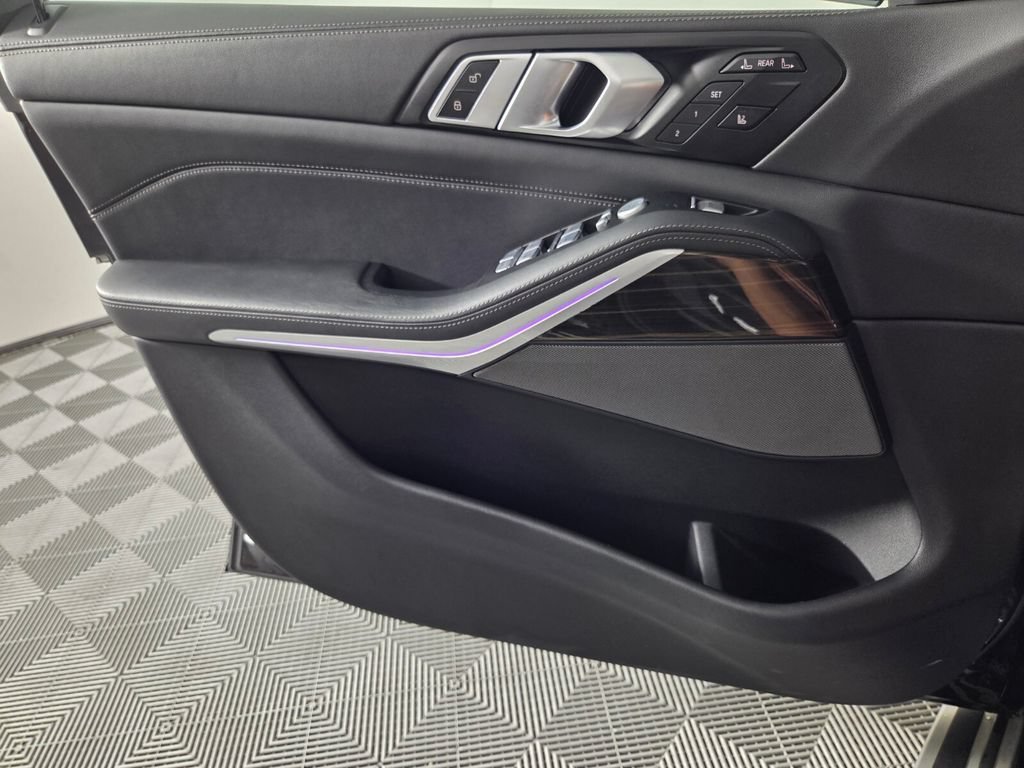 2025 BMW X7 40i - Photo 19