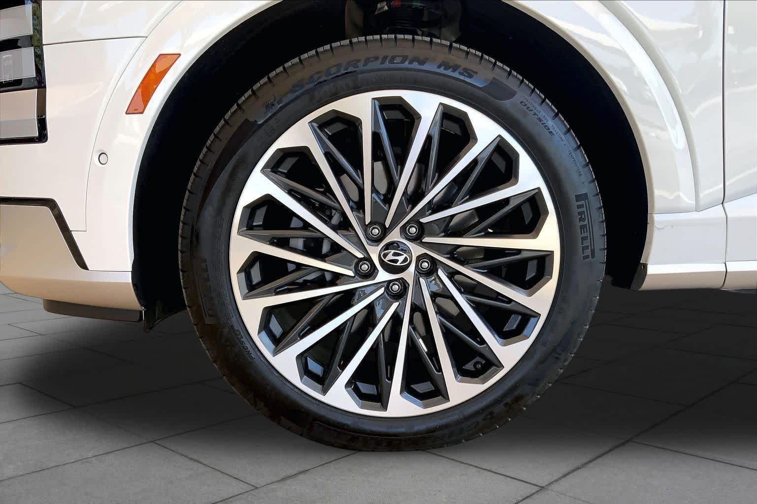Used 2026 Creamy White Pearl Hyundai Calligraphy image 11