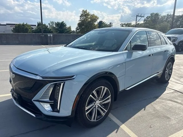 2024 Cadillac LYRIQ Luxury 2