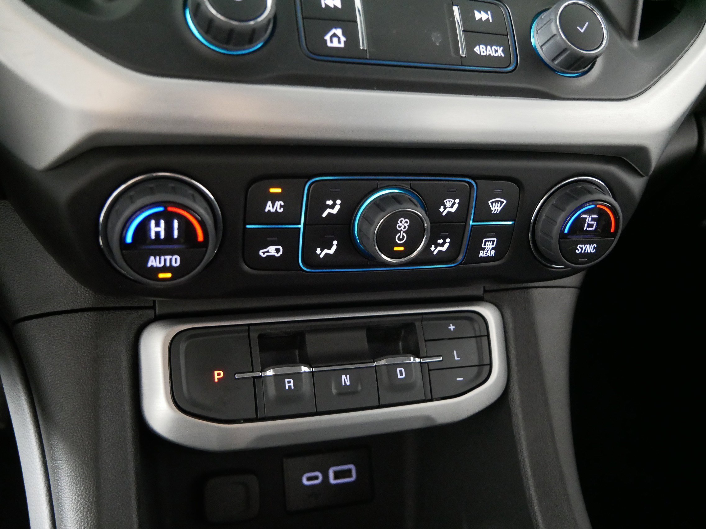 2023 GMC Acadia SLE - Photo 23