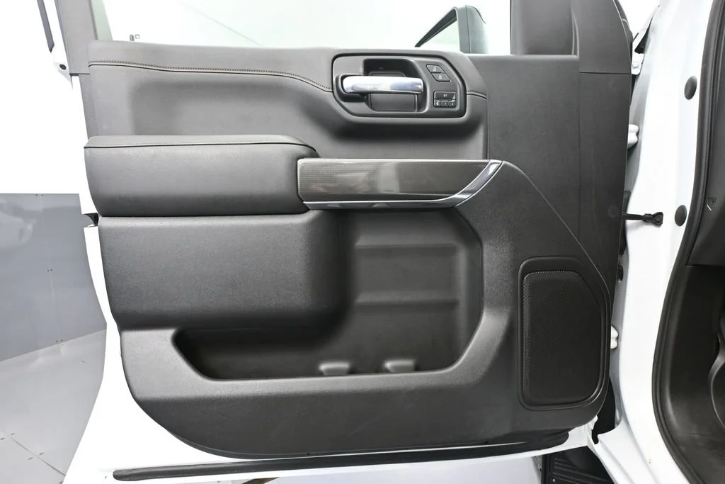Used 2022 White GMC AT4 image 14