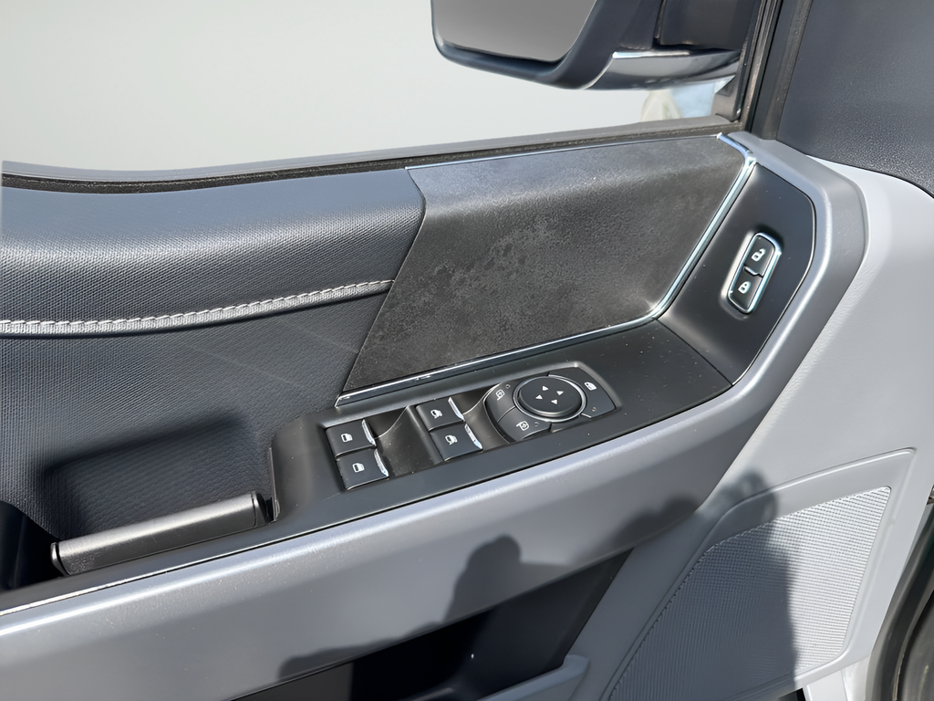Used 2025 Silver Ford XLT image 13