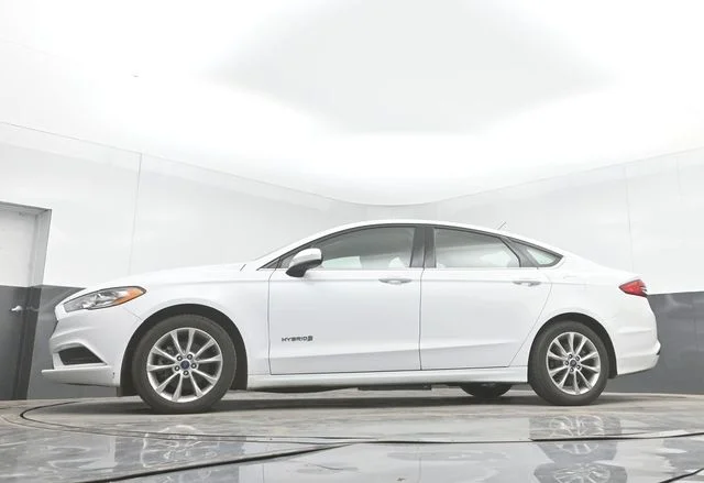 Used 2017 Oxford White Ford SE image 30