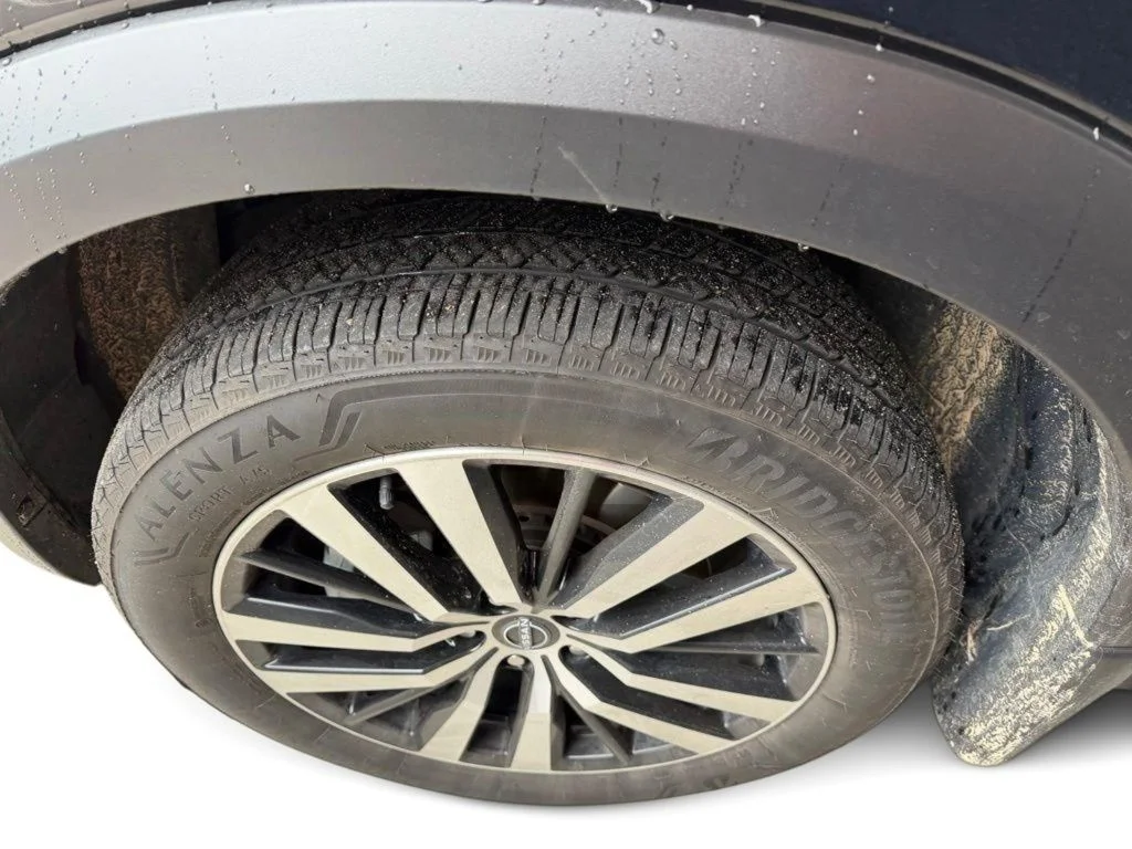 Used 2025 Black Nissan Platinum image 12