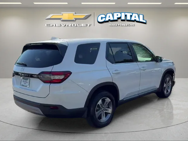 Used 2025 White Honda EX-L image 6