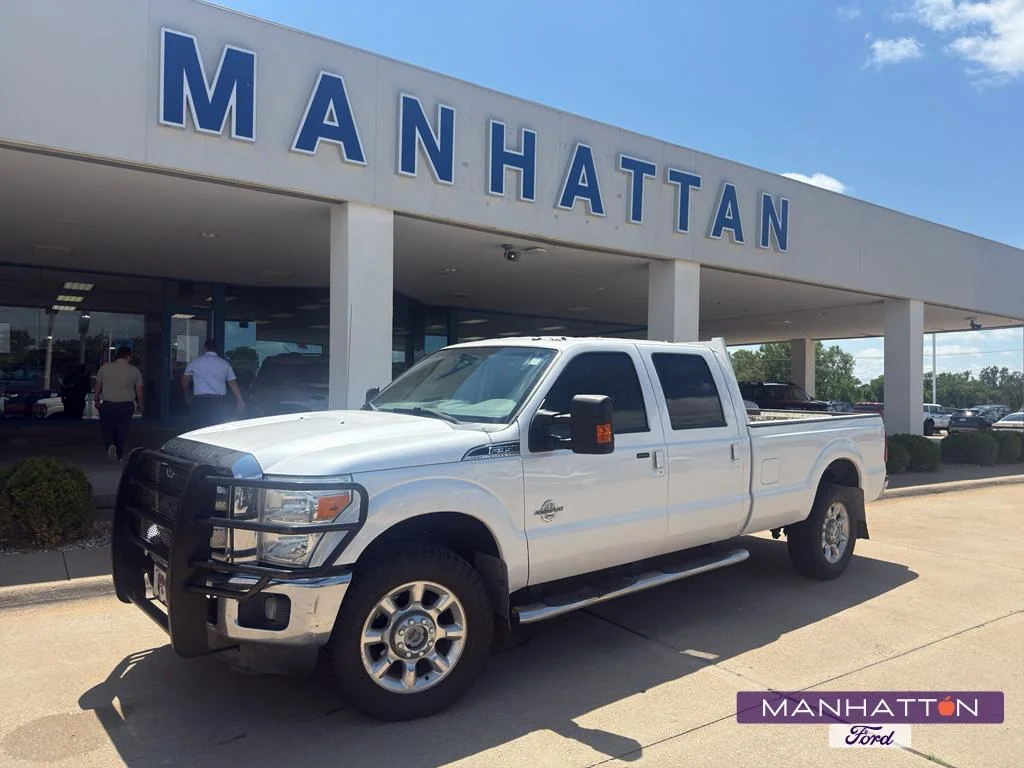 Used 2016 White Platinum Metallic Tri-Coat Ford Platinum image 1