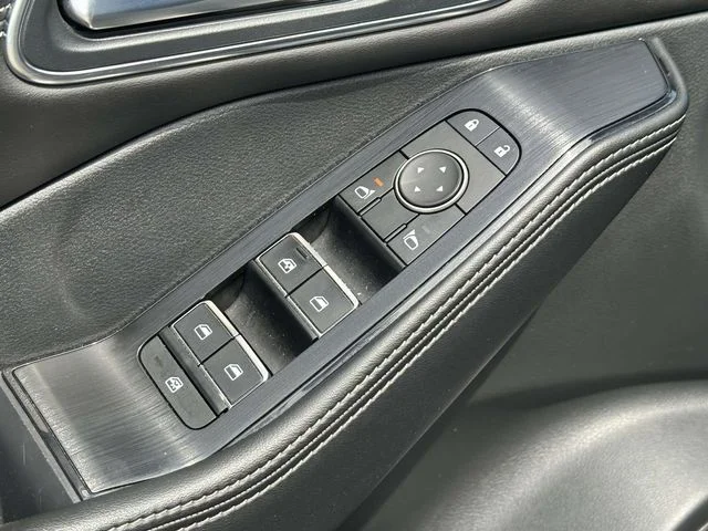 Used 2021 Gray Nissan Platinum image 18