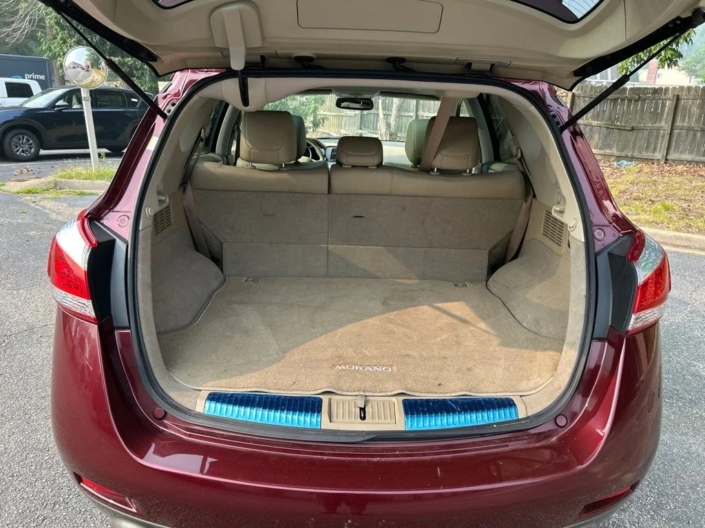 Used 2011 Red Nissan SL image 29