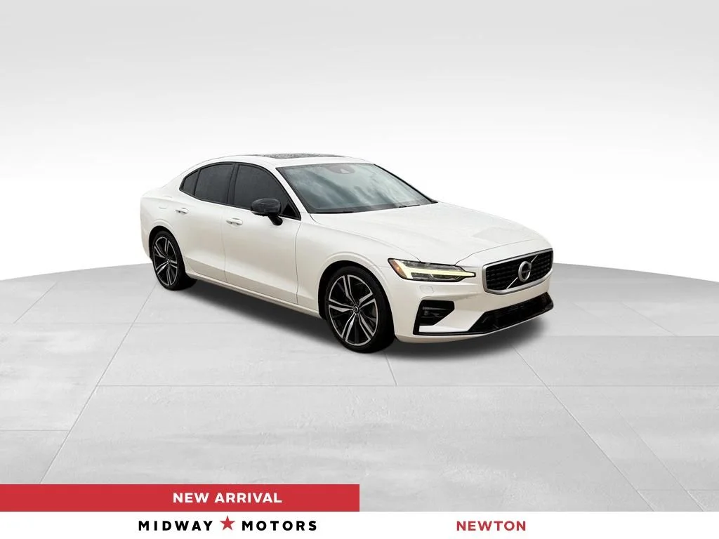Used 2019 White Volvo T6 R-Design image 1