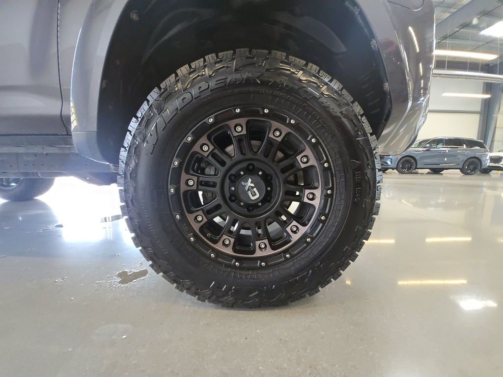 Used 2018 Gray Toyota SR5 image 28