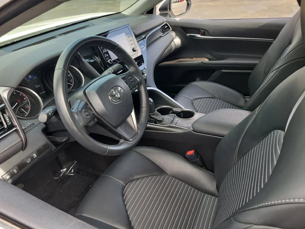 Used 2024 Ice Toyota SE image 3
