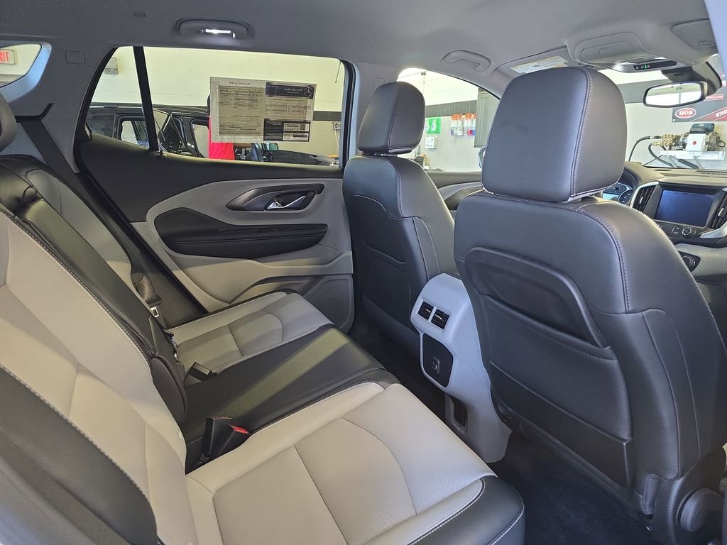 Used 2023 White GMC SLT image 12