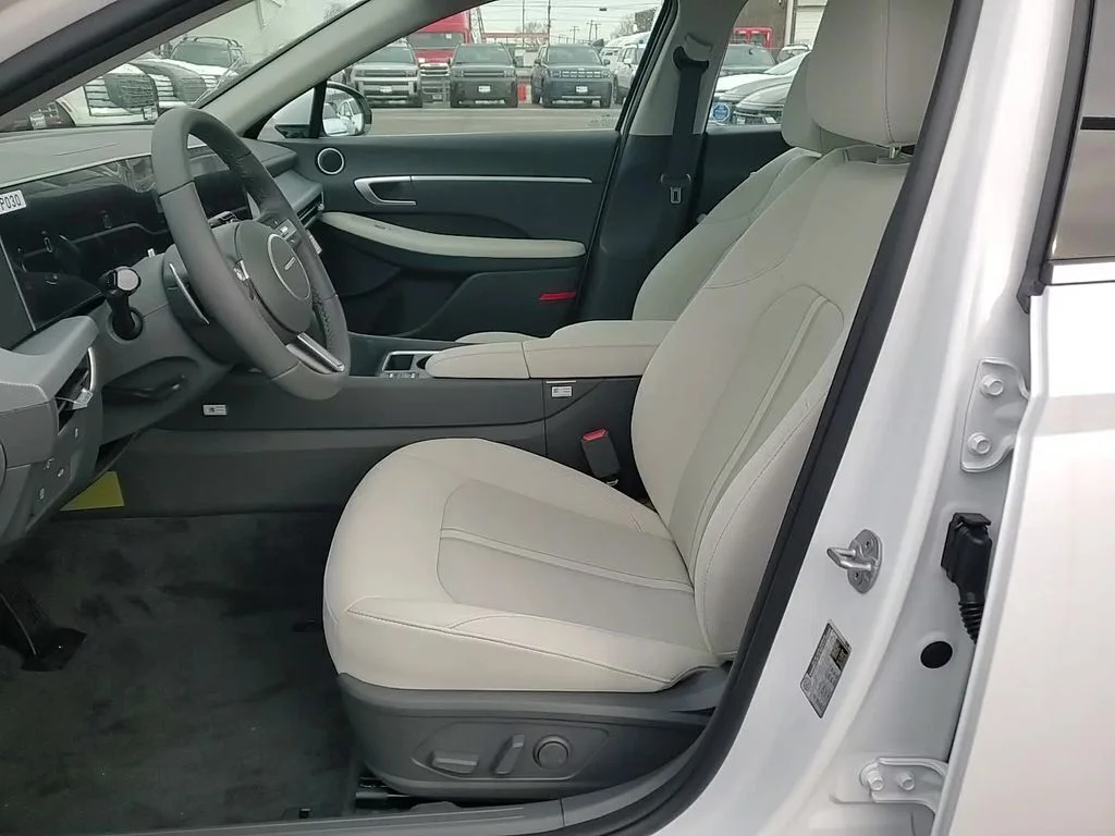 New 2026 White Hyundai SEL Sport image 13