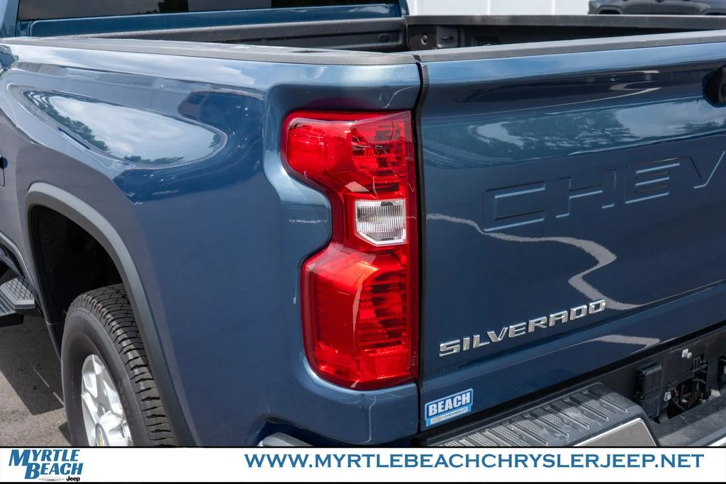 Used 2025 Lakeshore Blue Chevrolet LT image 11