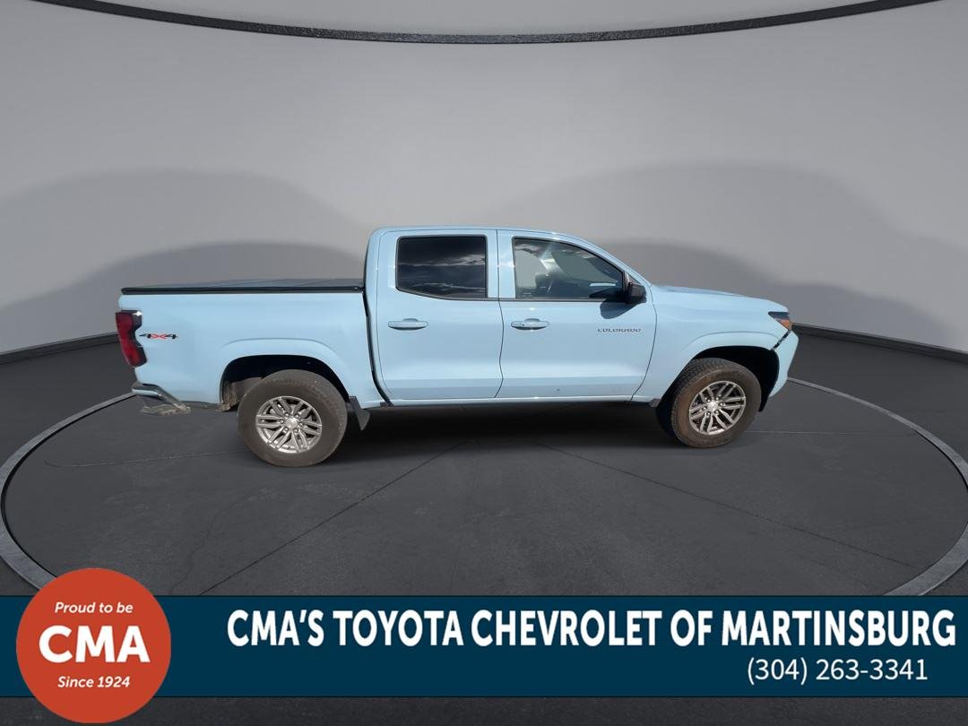 Used 2025 Snowdrift Metallic Chevrolet 4WD LT image 9