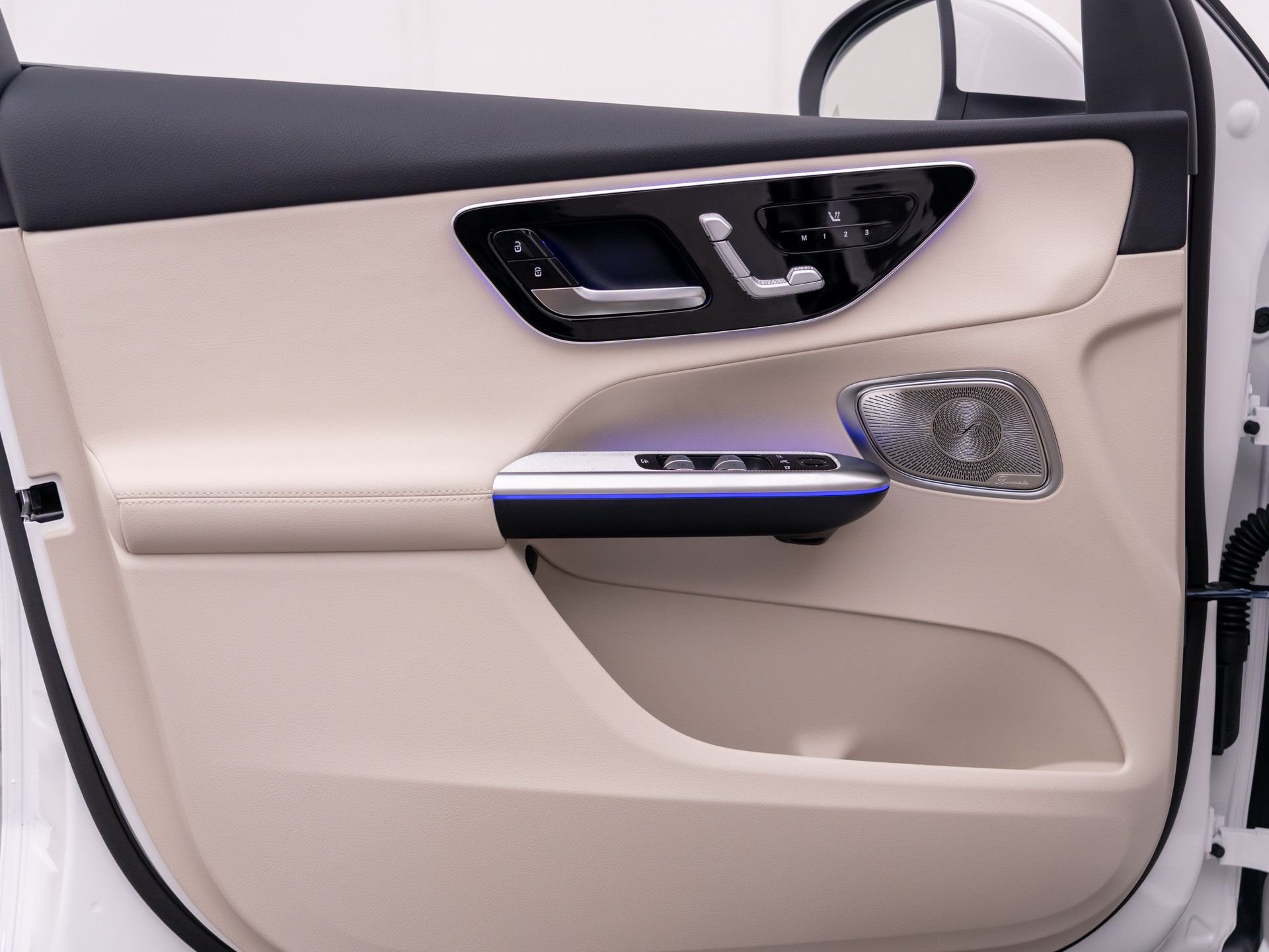 New 2027 Polar White Mercedes-Benz GLC 350e image 14