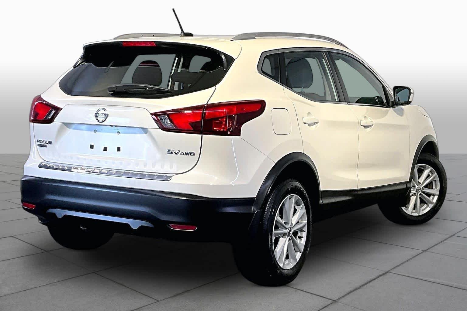 Used 2017 Pearl White Nissan SV image 13