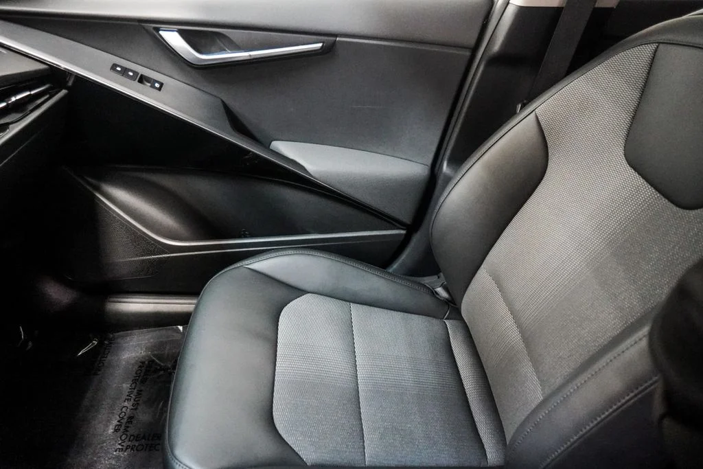Used 2024 Gray Kia Wind image 27