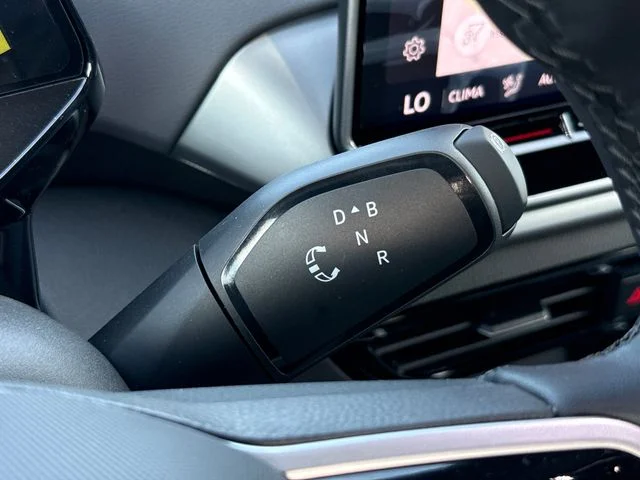 New 2026 Opal White Pearl Volkswagen Pro image 31