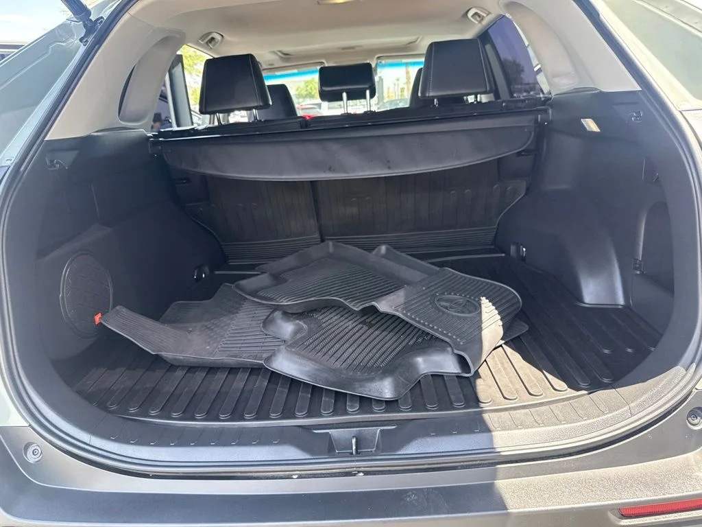 Used 2023  Toyota XLE Premium image 24
