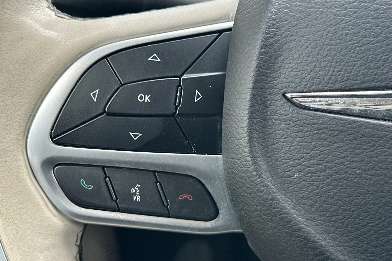 Used 2018 White Chrysler Limited image 27