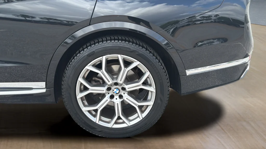 Used 2025 Black BMW xDrive40i image 18