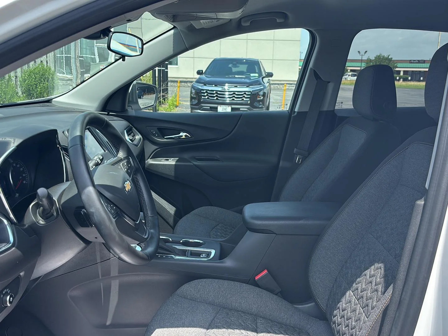 Used 2024 Summit White Chevrolet LT image 31