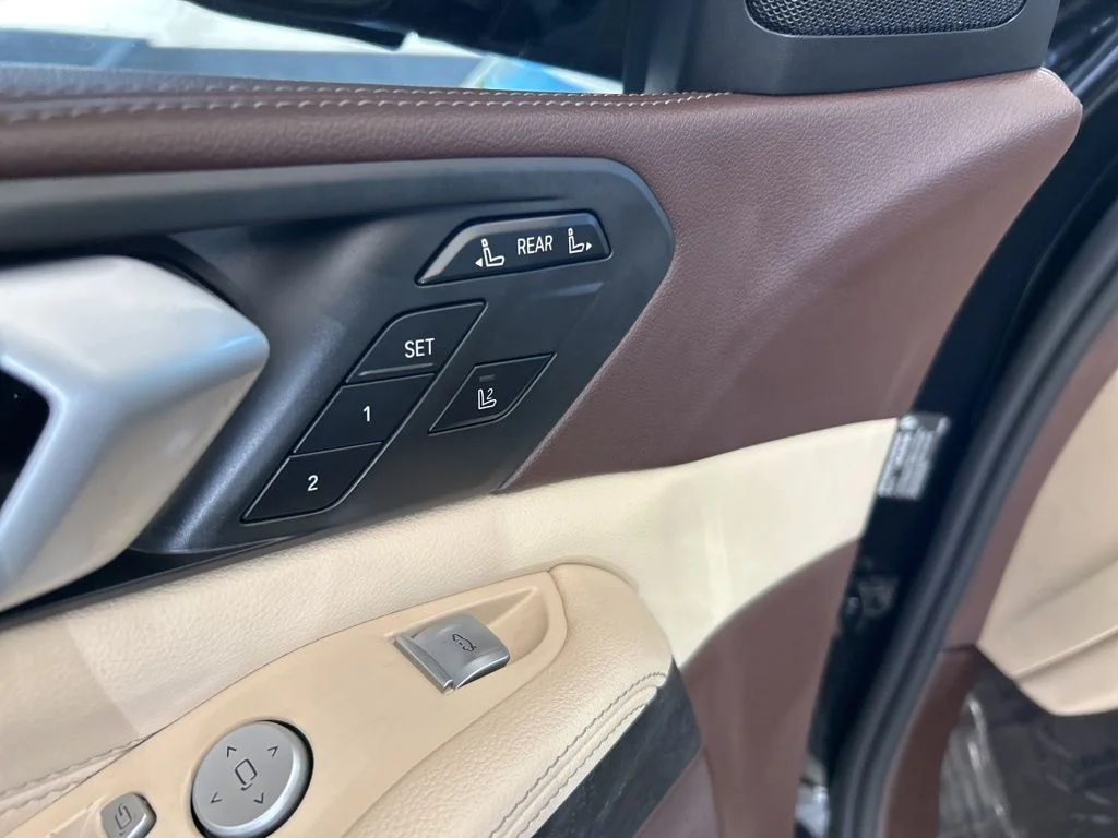 Used 2019 Black BMW xDrive40i image 57