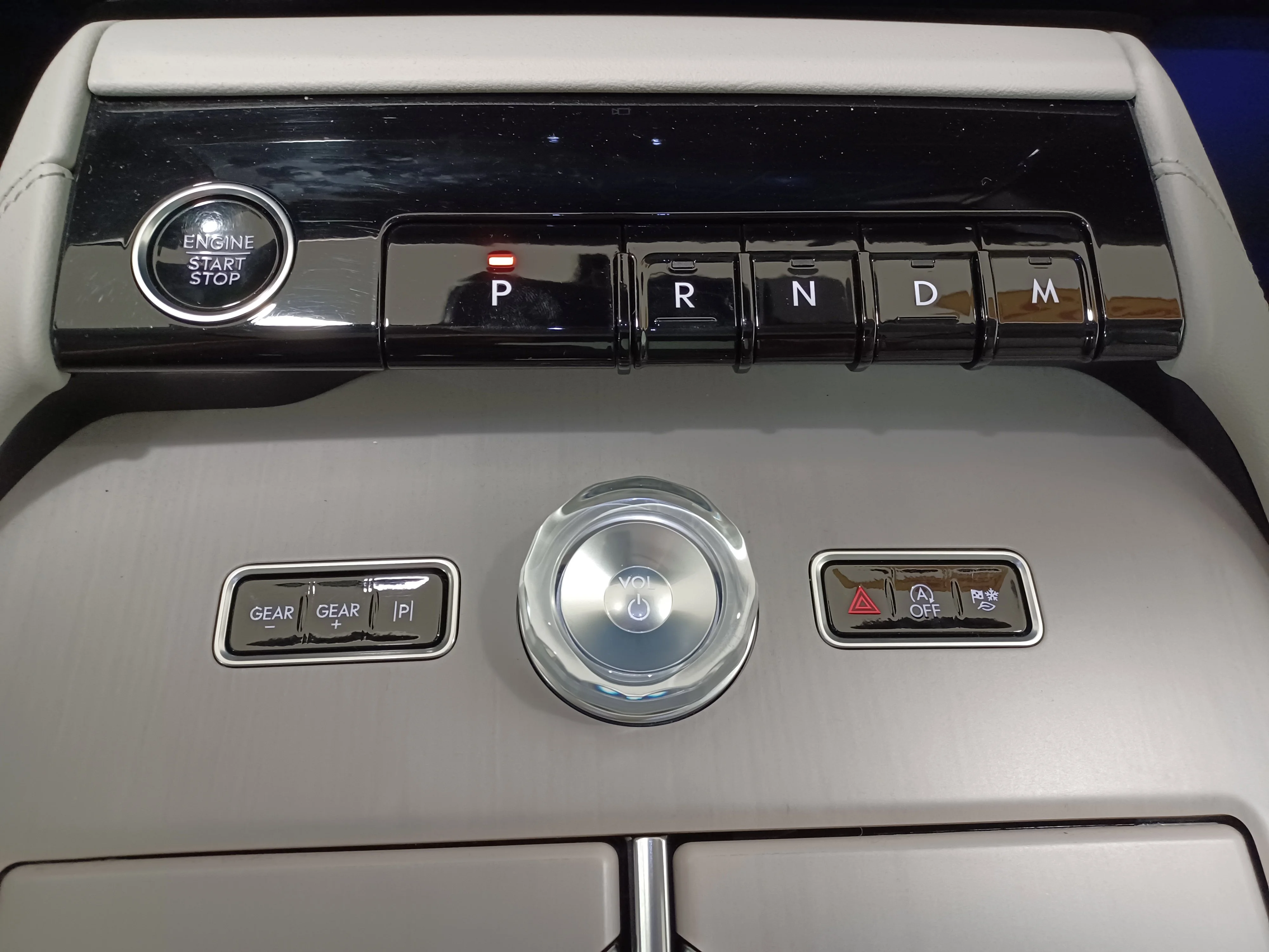 Certified Used 2025 Pristine White Metallic Tri-Coat Lincoln Reserve* NO LUX TAX!! | 7 Pass | Adaptive Cruise | Nav | 360 Cam | Cooled Massage Seats | Pano Roof image 21