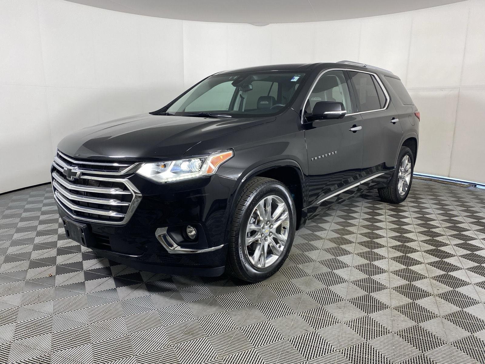 Used 2020 Mosaic Black Metallic Chevrolet High Country image 3