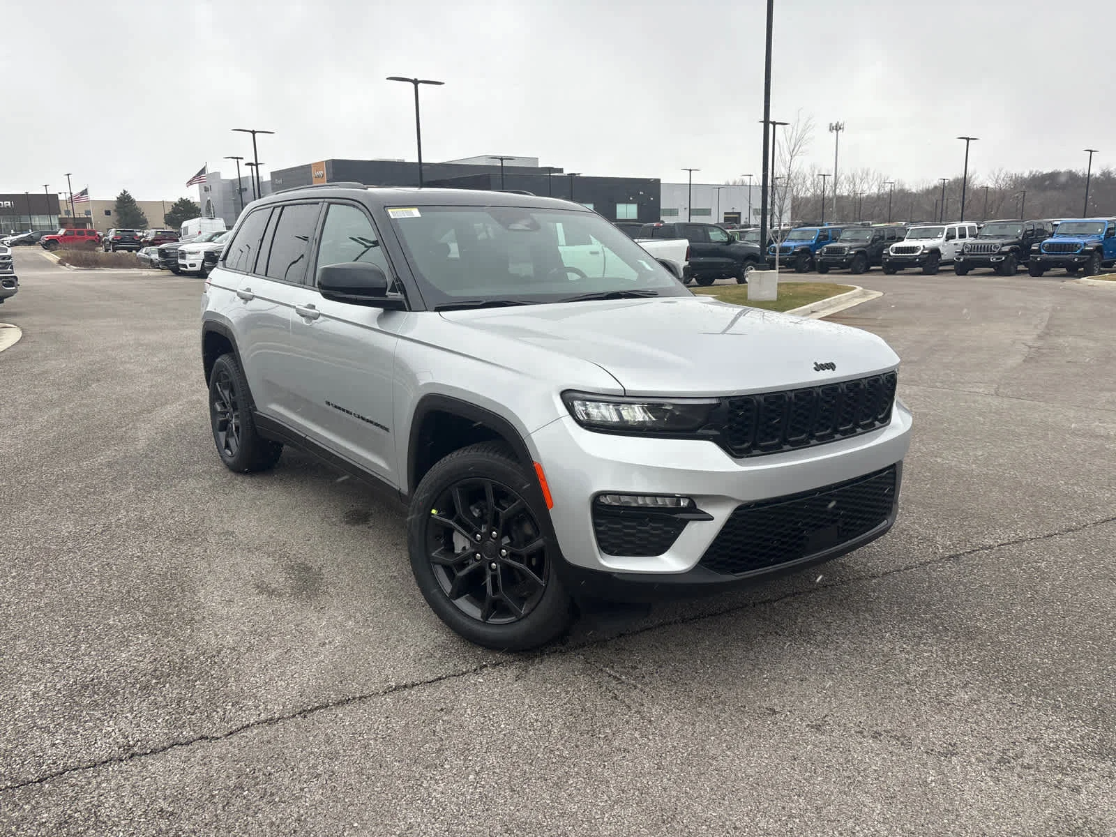 New 2025 Silver Zynith Exterior Paint Jeep Limited image 2