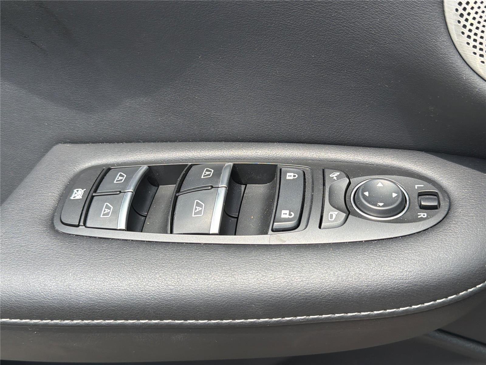Used 2023 Radiant White INFINITI SPORT image 19