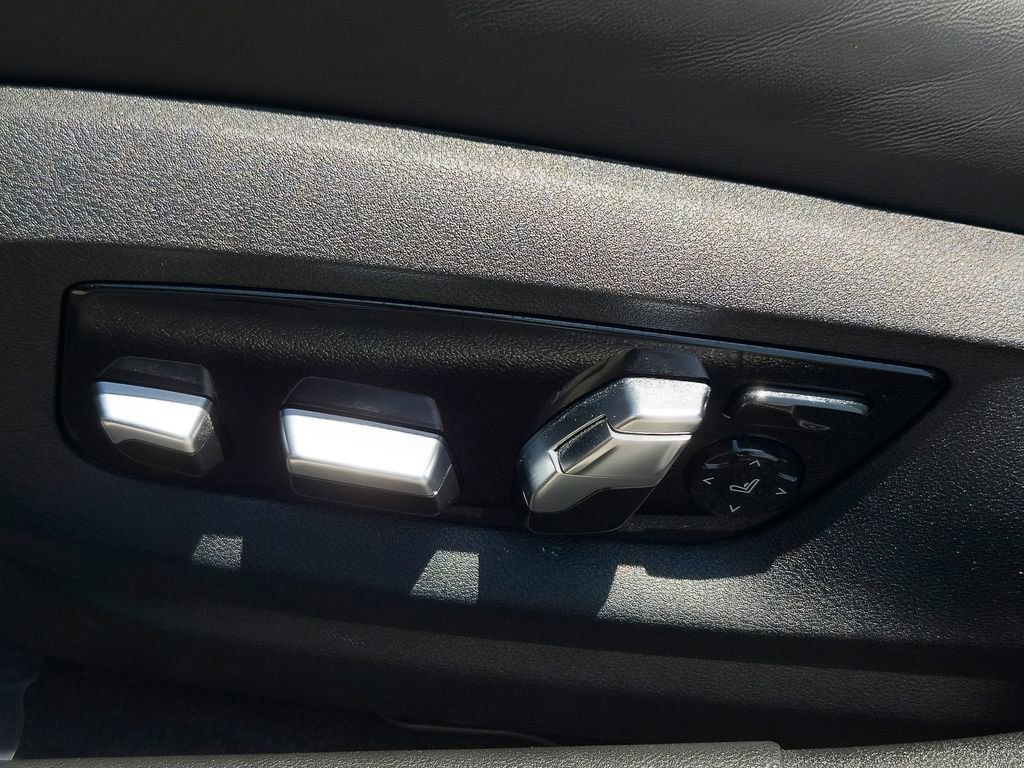 Used 2023 Skyscraper Grey Metallic BMW Base image 17