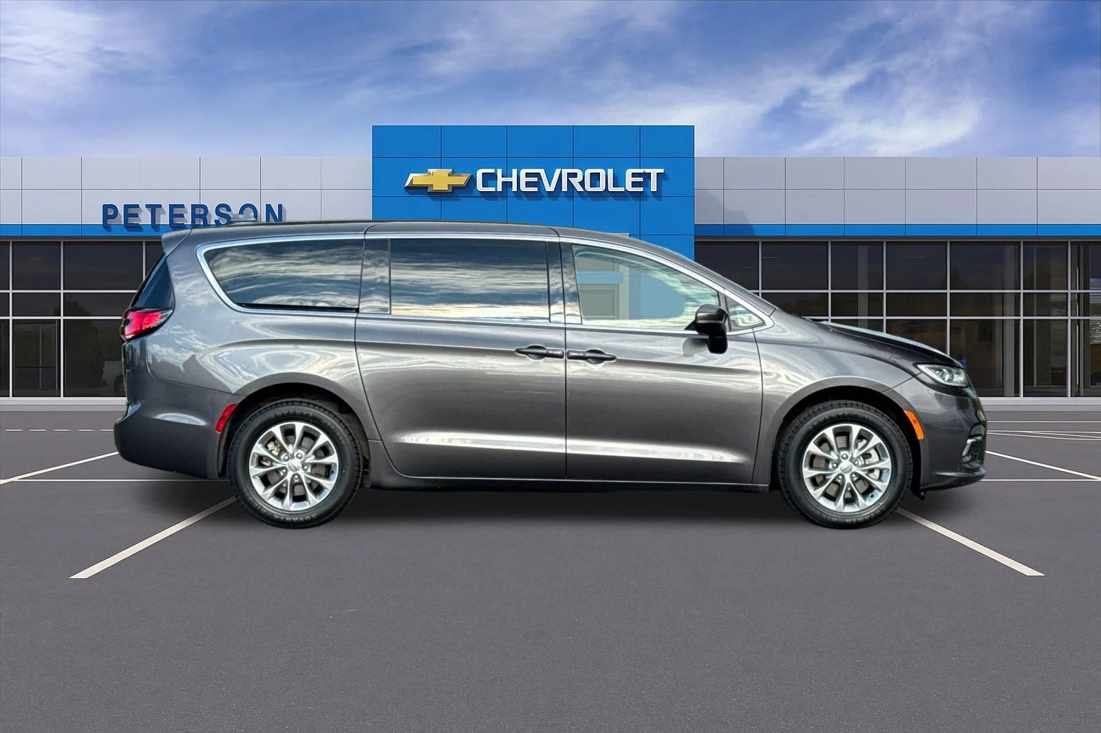 Used 2023 Gray Chrysler Touring L image 3