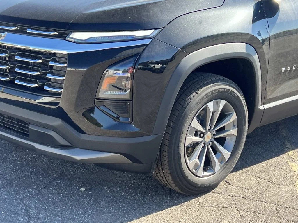 2027 Chevrolet Equinox LT - Photo 7