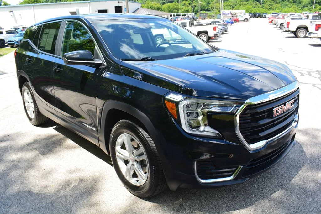 Used 2024 Black GMC SLE image 4