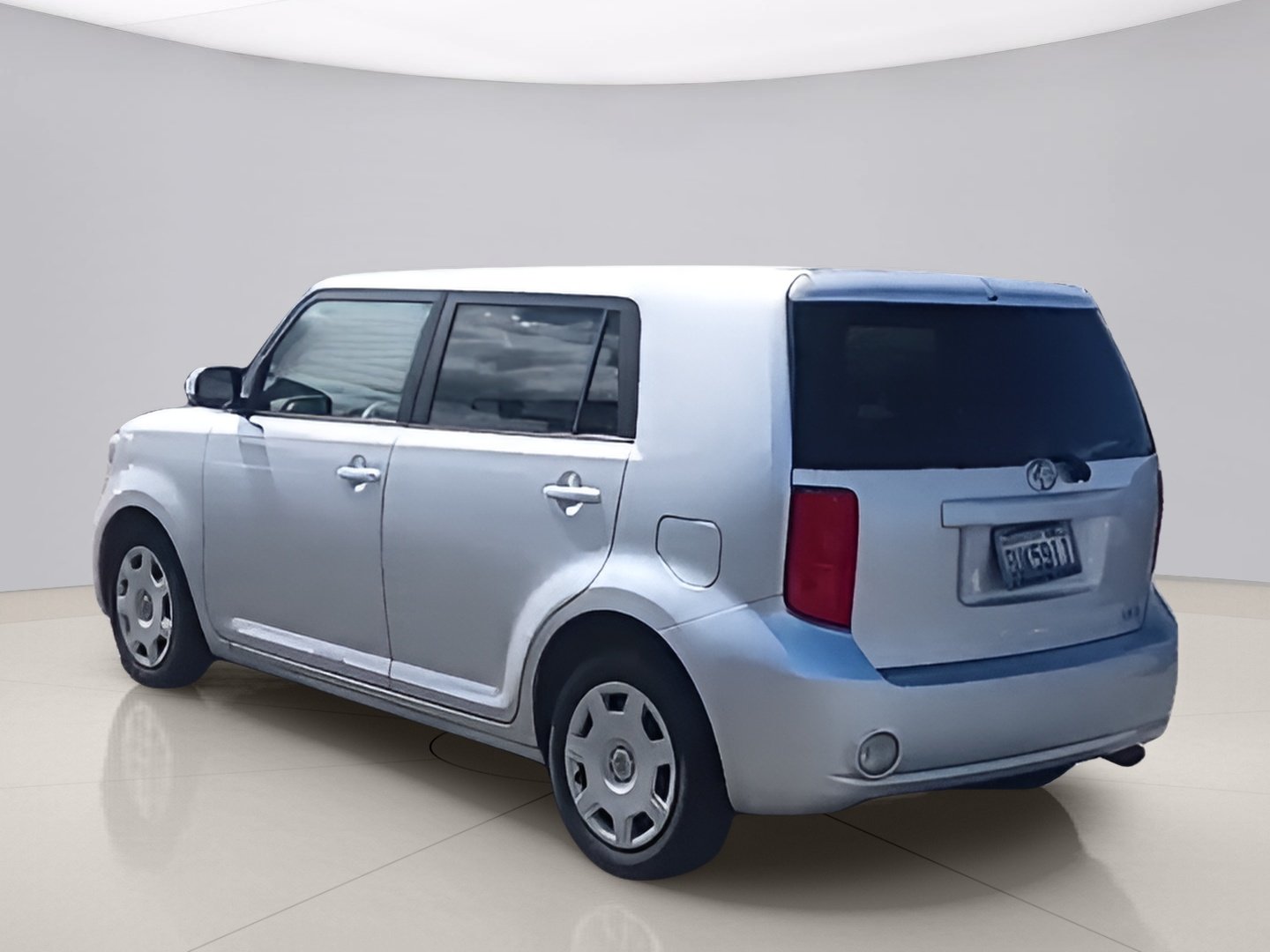 Used 2010 Silver Scion HATCHBACK image 3