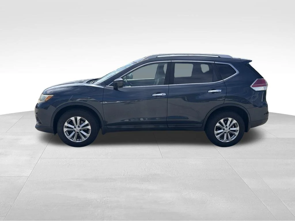 Used 2016 Blue Nissan SV image 2