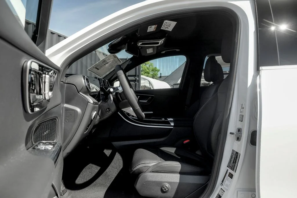 New 2026 Polar White Mercedes-Benz GLC 300 image 11