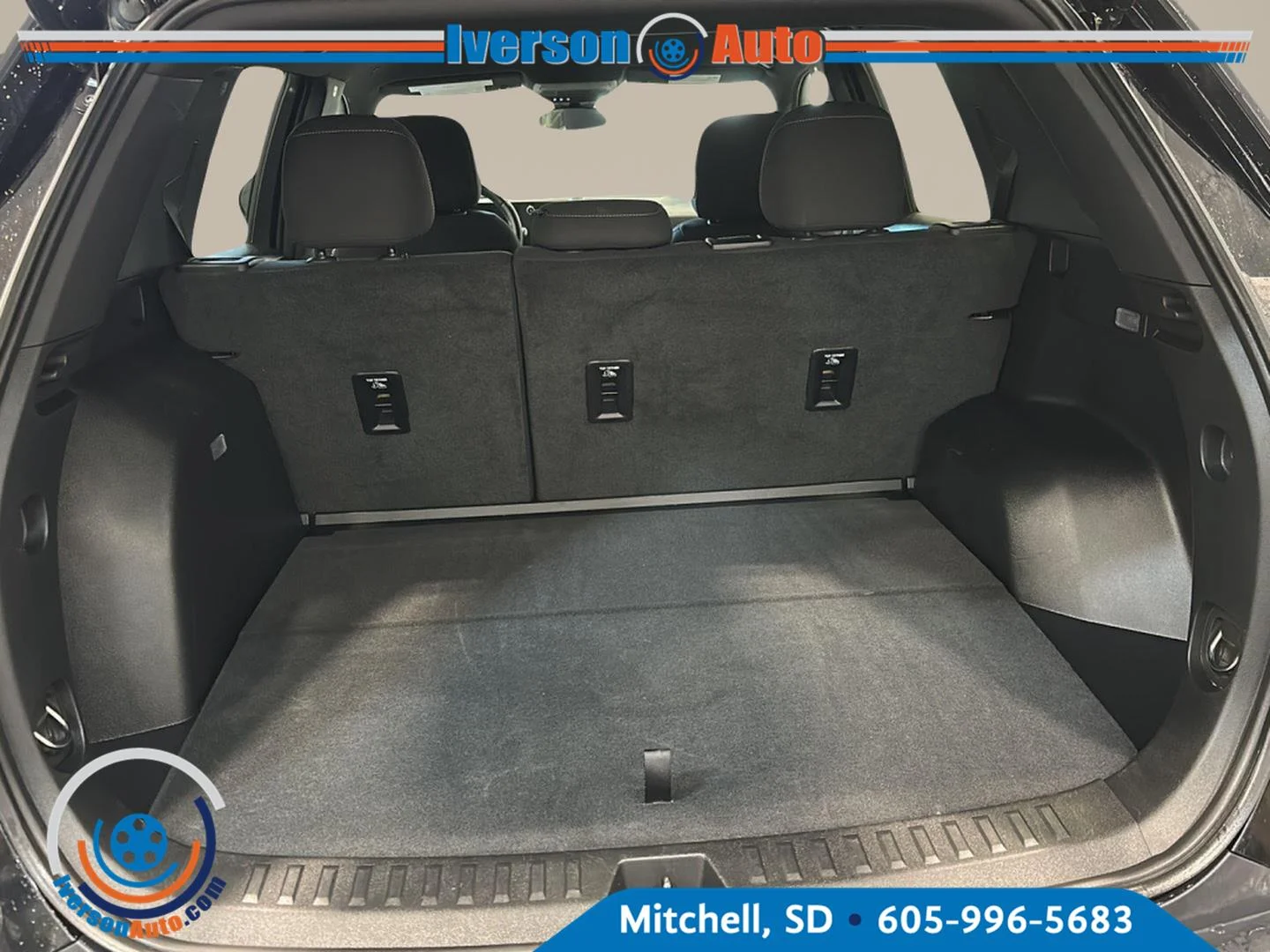 Used 2026 Mosaic Black Metallic Chevrolet AWD LT image 29