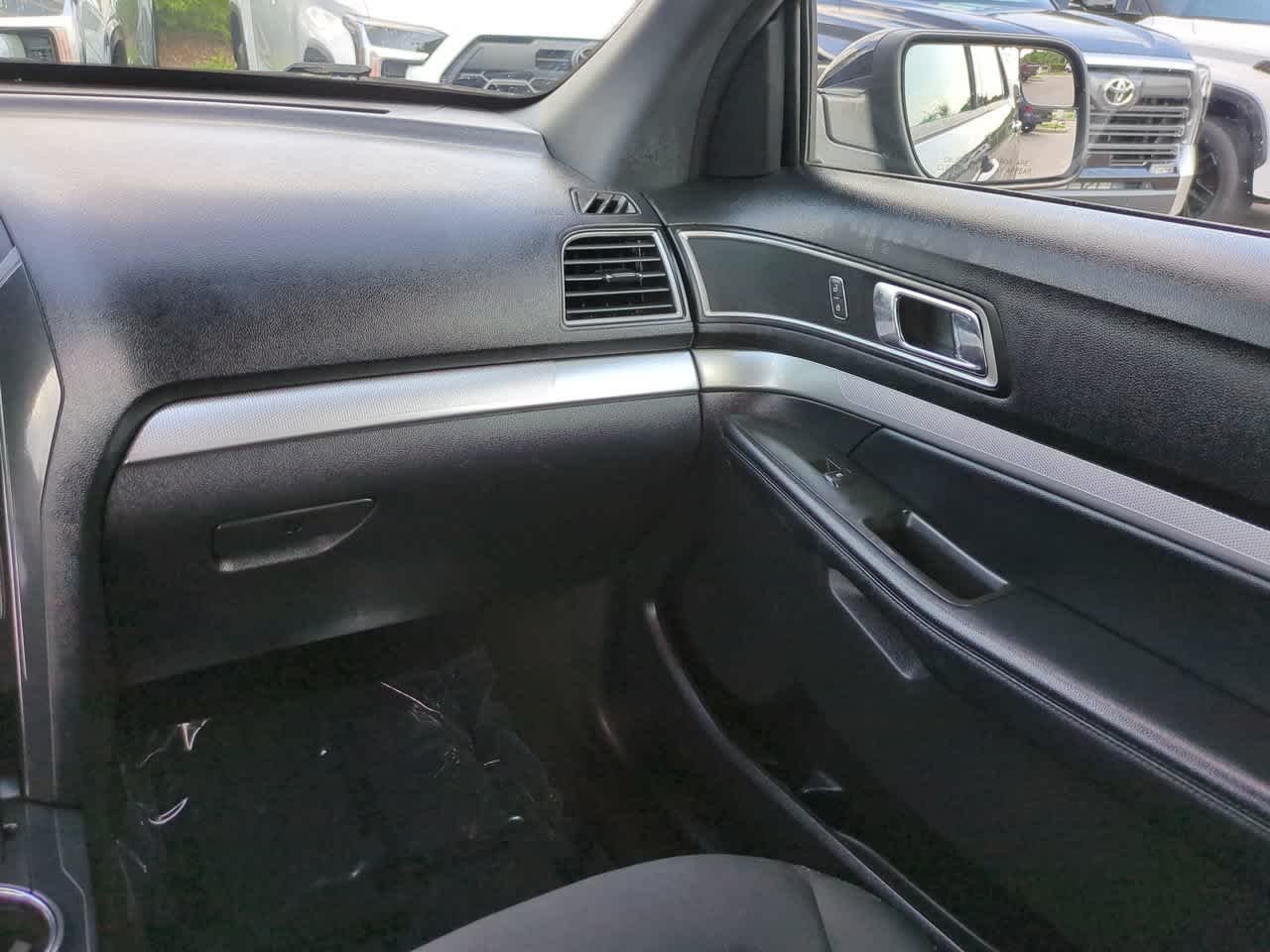 Used 2017 Magnetic Metallic Ford XLT image 17