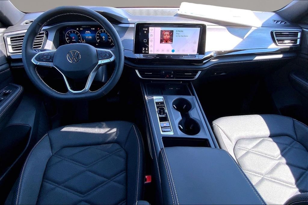 New 2026 Deep Black Pearl Volkswagen SE image 5