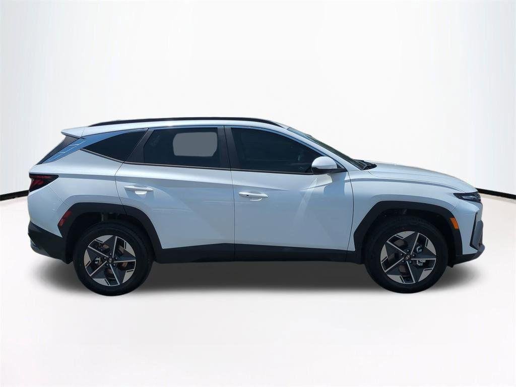 New 2026 White Hyundai SEL AWD image 4