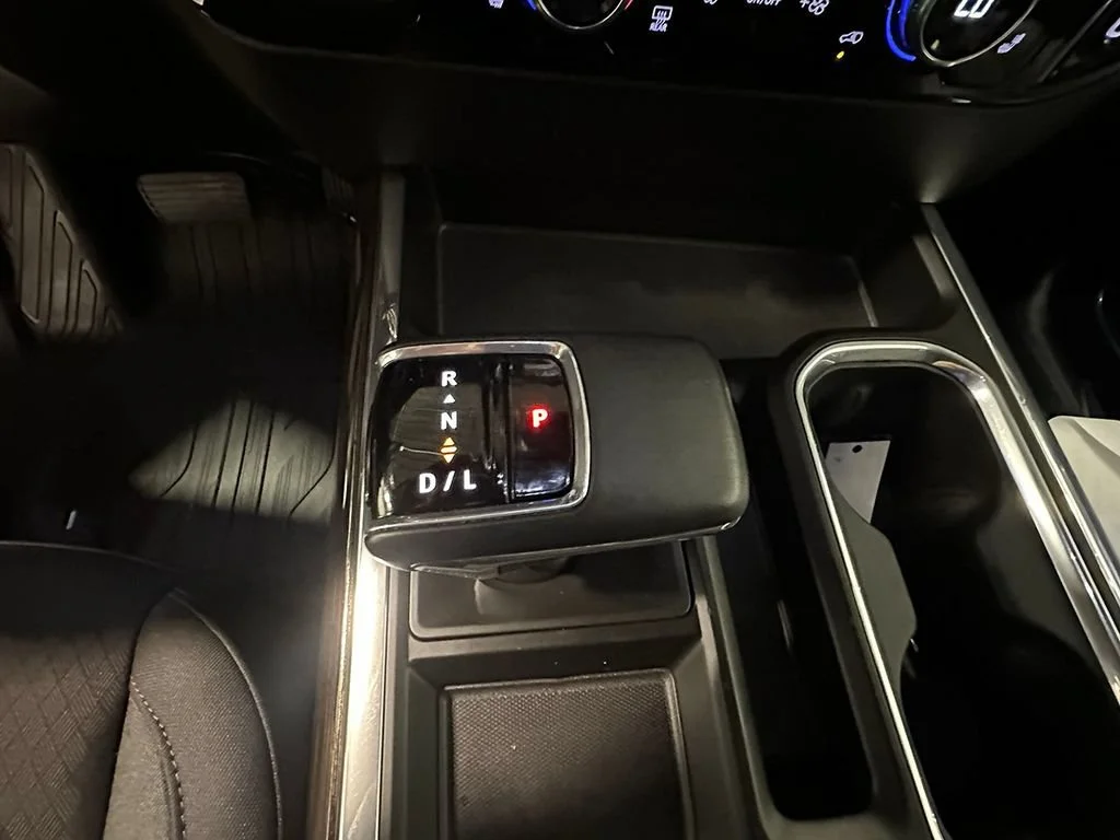 Used 2026 Summit White GMC Elevation image 35