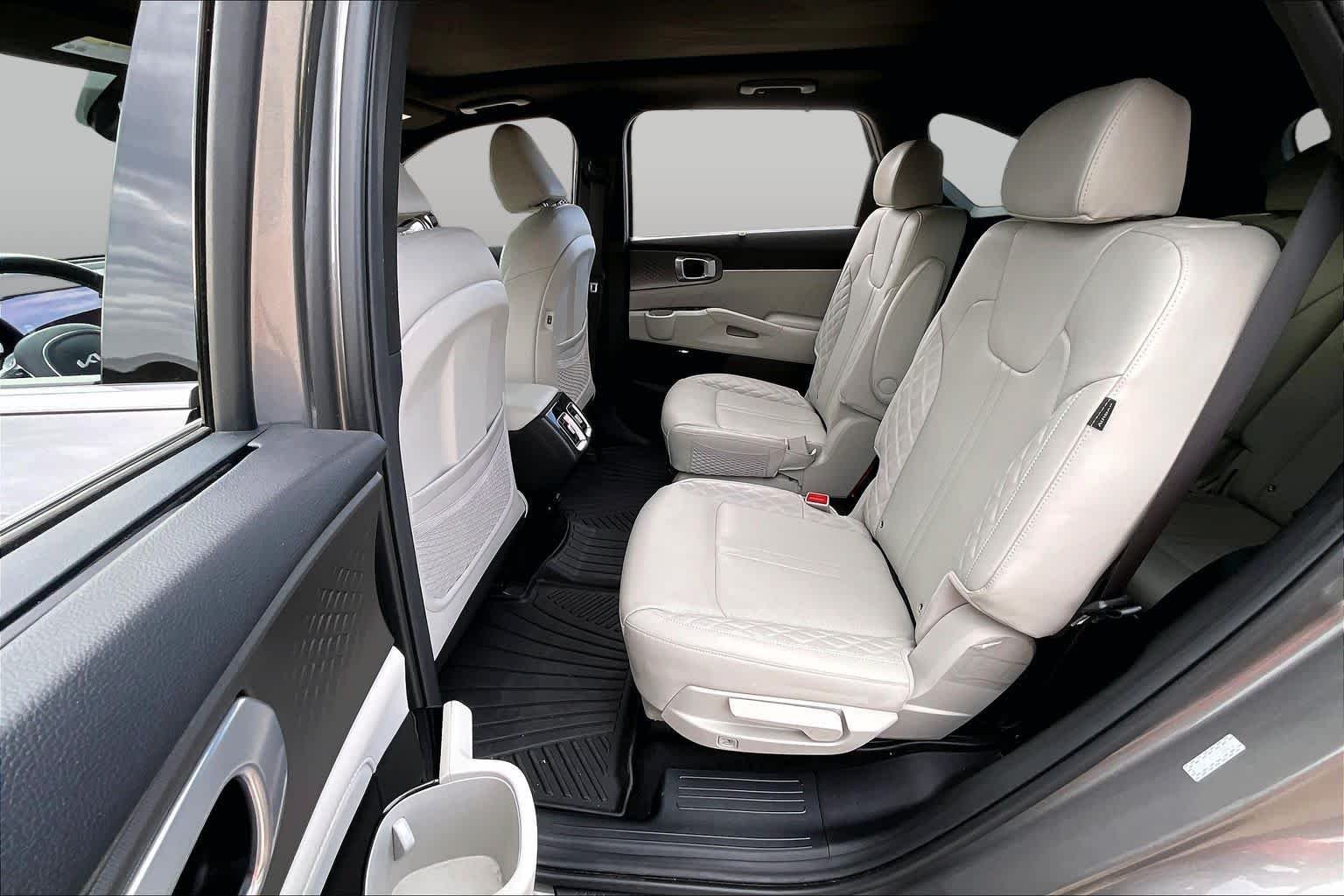 Used 2025 Volcanic Sand Kia SX Prestige image 21