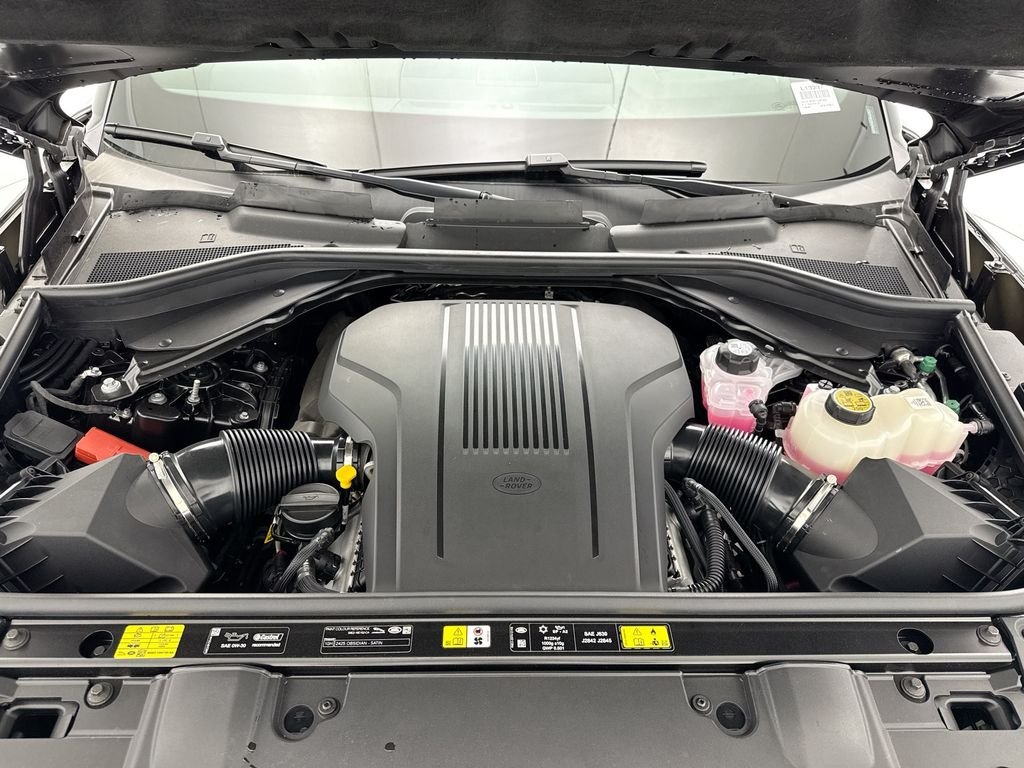 New 2026 Obsidian Black SV Bespoke Ultra Metallic Satin Land Rover Autobiography image 28