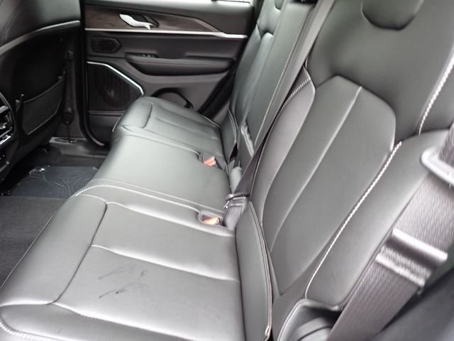 New 2025 Bright White Clear-Coat Exterior Paint Jeep Limited image 13