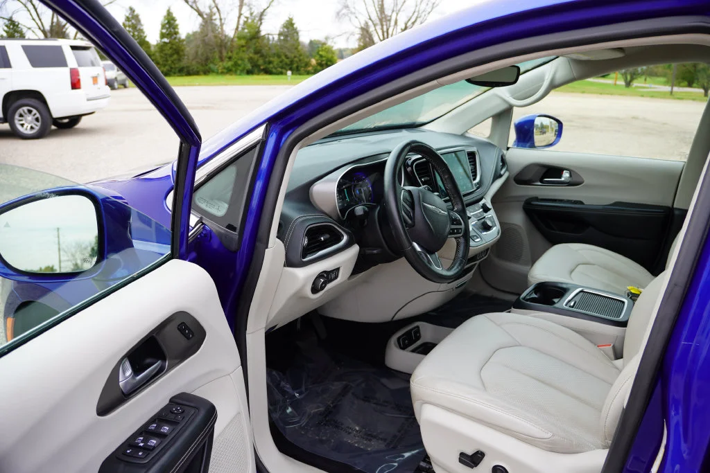 Used 2021 Blue Chrysler Touring L image 14