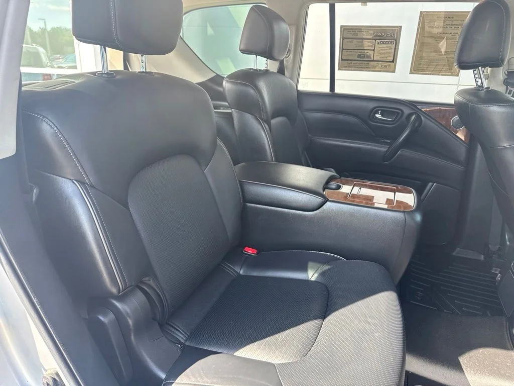 Certified Used 2018 Liquid Platinum INFINITI Base image 33