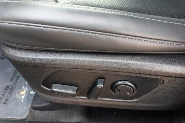 Used 2023 White Kia X-Line S image 19